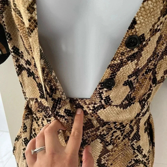 🔥HOST PICK🔥H&M/ 💰2 FOR $10💰 🐍 Snakeskin print 🐍 jumpsuit/ Size US 0 - Picture 15 of 15